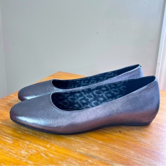 Abeo PRO Cambridge Round Toe Metallic Leather Flats - Picture 2 of 13